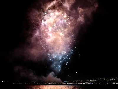 Kailua Kona 4th of July Fireworks, Kailua Bay, Kona, Hawaii 227 Standard e-mail view.jpg
