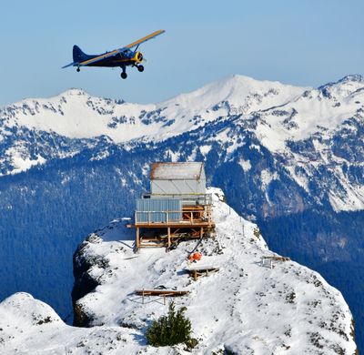 DHC-2 Beaver flying toward High Rock Lookout, Ashford, Washington 739a