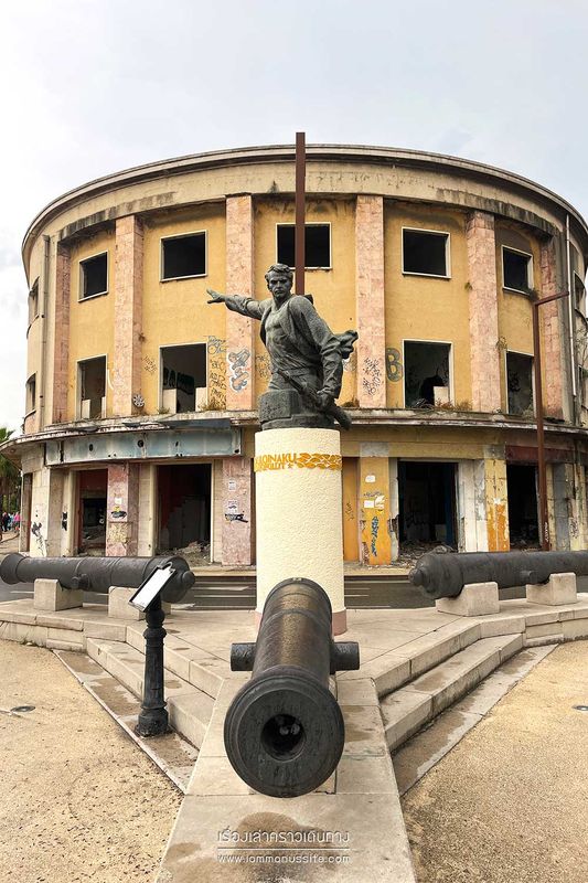 Mujo Ulqinaku monument