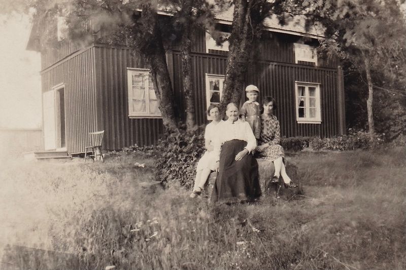 81) Gunborg and Ray with Grandma Kristina in Sweden
