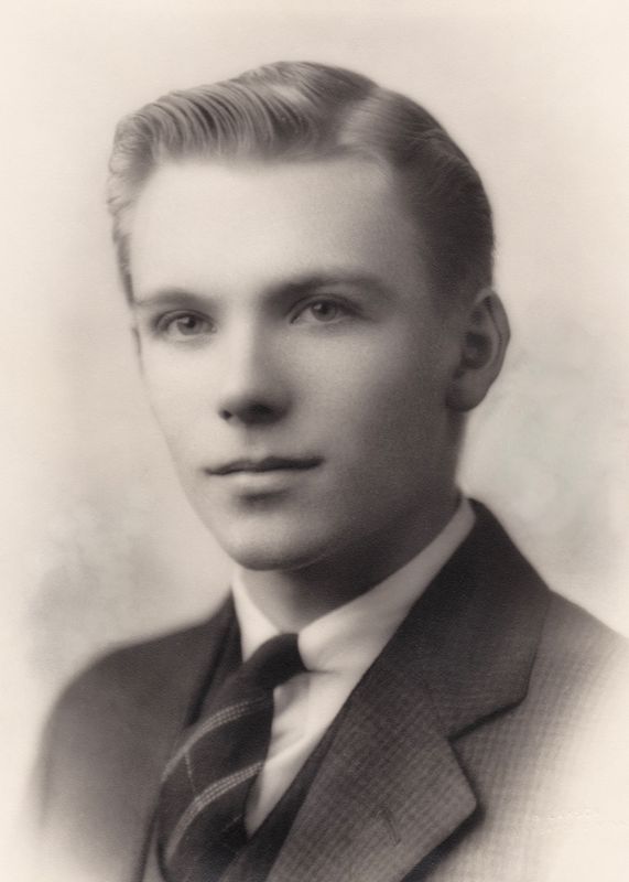 100) Raymond G. Anderson senior picture.