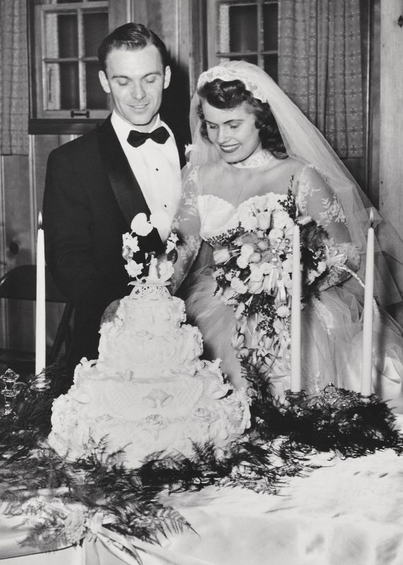 175) Cutting the cake