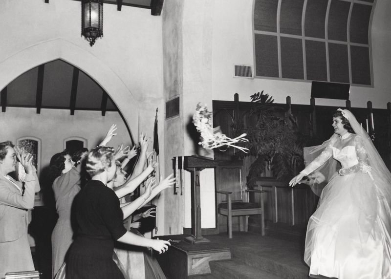 180) tossing the boquet.