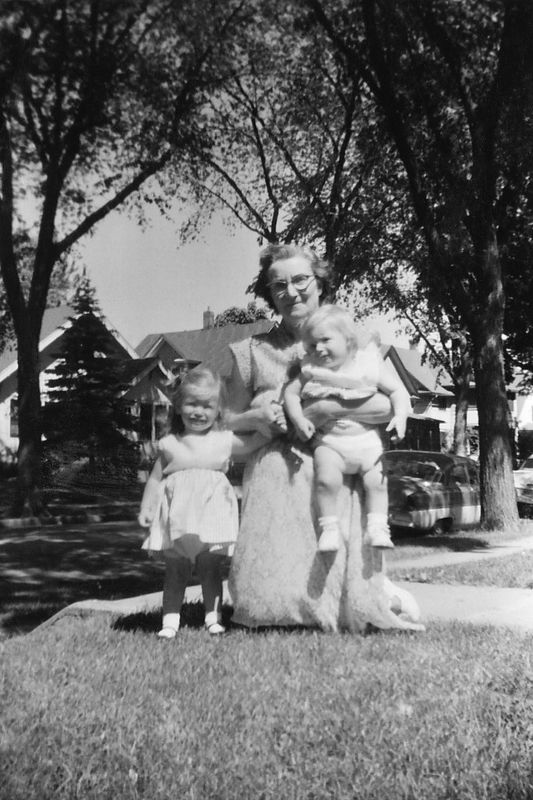 239) Crying Susie with Grandma and Lenore.