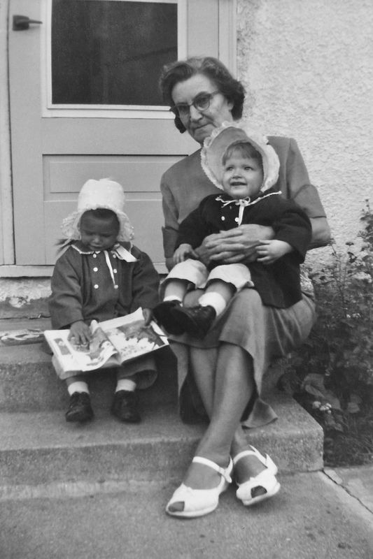 252) Susie, Grandma and Lenore on the back stoop.