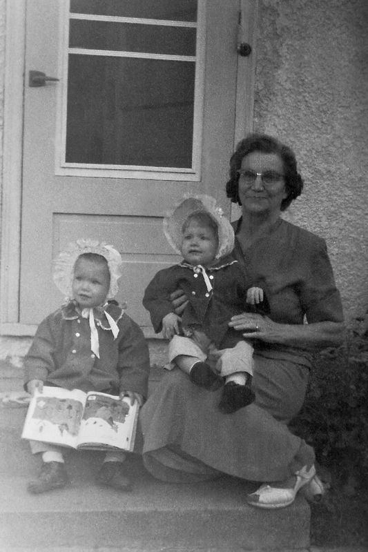 254) Susie, Lenore and Grandma Gunborg