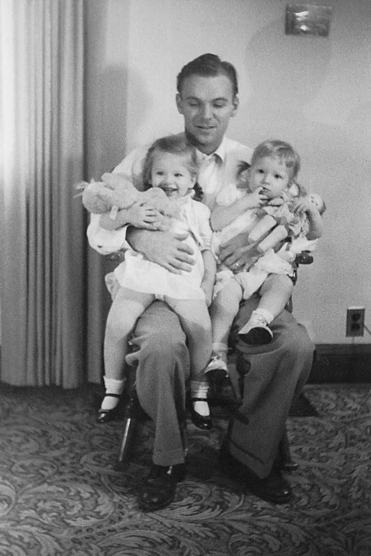 264) Daddy and his girls