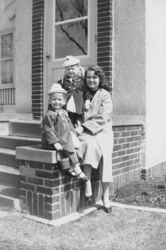 287) Susie, Lenore and Thelma
