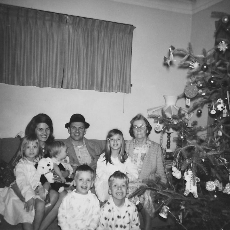 322) Christmas with the whole family.