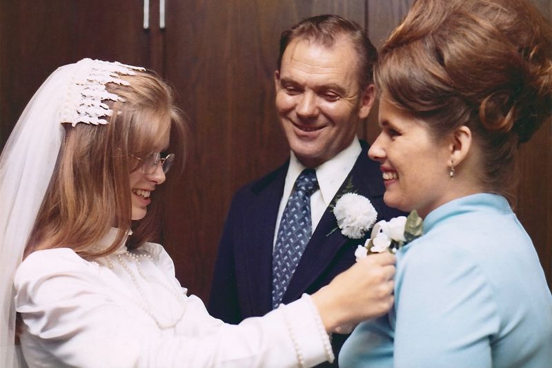 349) Sue's first wedding