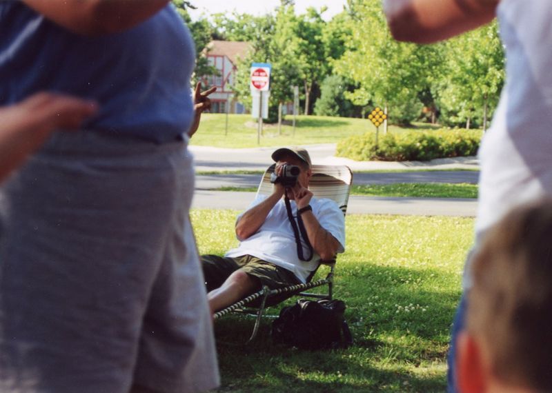 88) Les taking videos.
