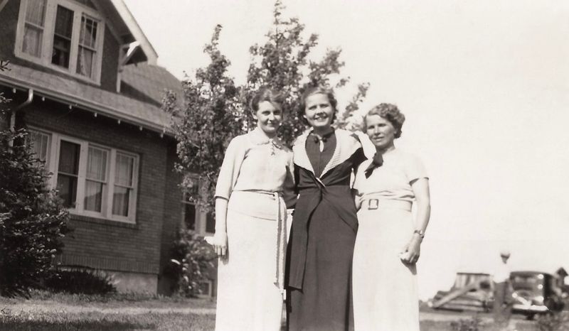 54) Arvilla, Ellen and Pearl Estlund