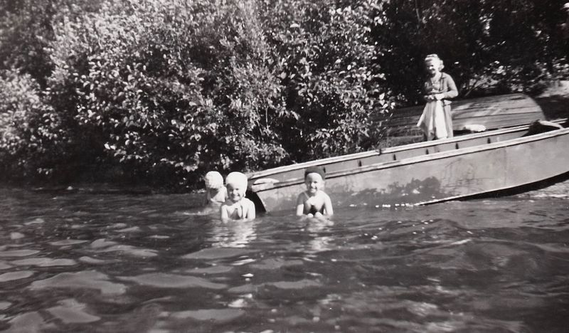 92) Janet, Thelma, Emily and Pearl.