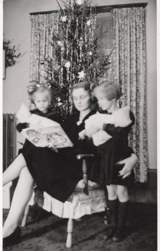 189) Elvera and the twins