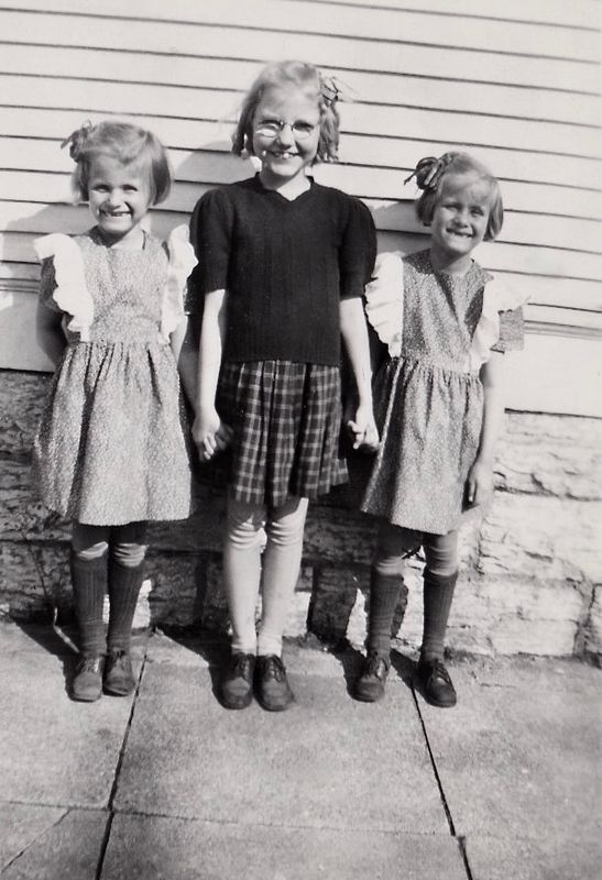 190)Thelma, ?, and Emily March 30, 1943