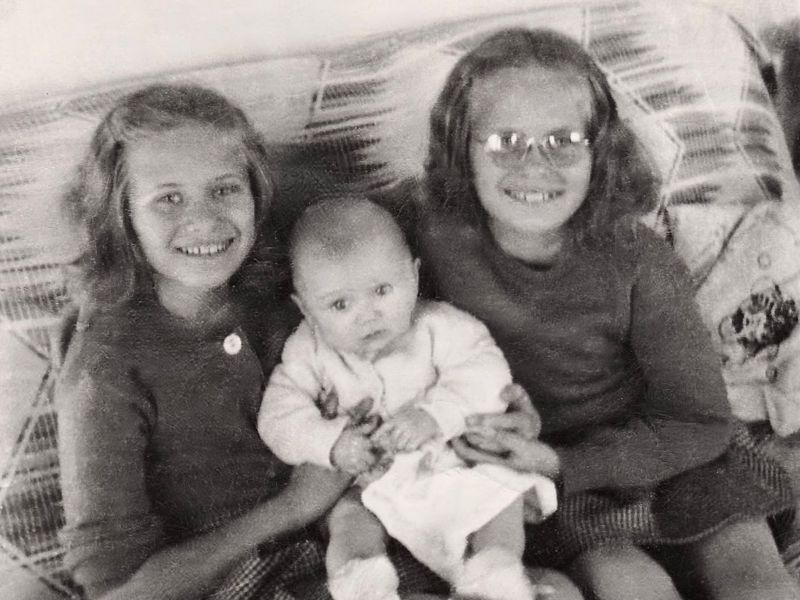 212) Emily, Mary and Thelma