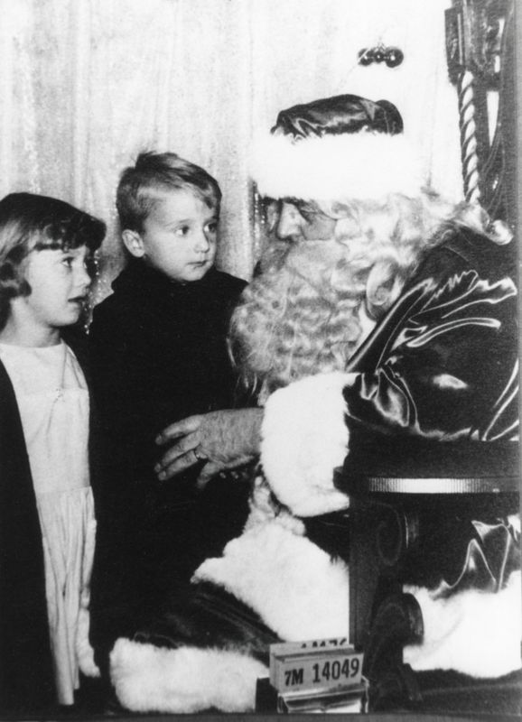 236) Mary and Chuck with Santa