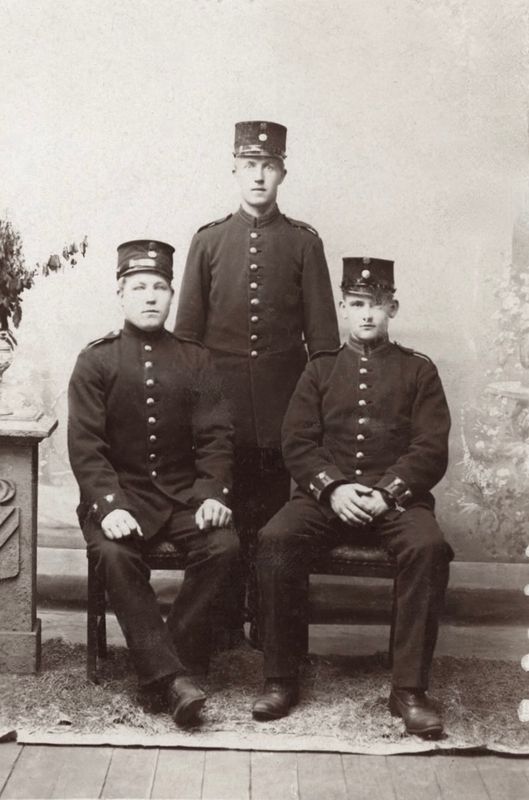 6) John Haag/Estlund, uniform m/1886. Caps til 1899. John imm. 1901