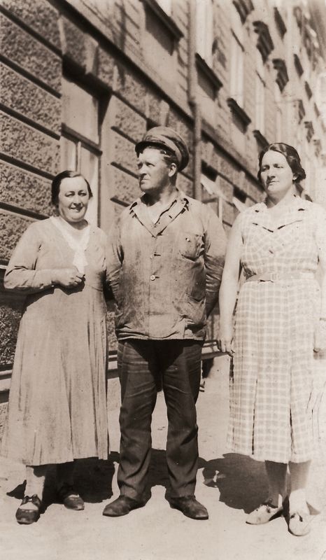 11) Elin, Karl and?