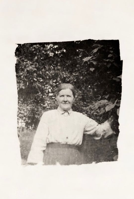 14) looks like woman from previous photo?