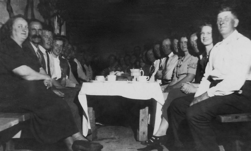 28) Haag families in Sweden? Looks like Elin and her father in front?