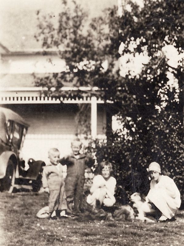 40) Roy Johnson, Gordon, Eleanore and Helen Asplund