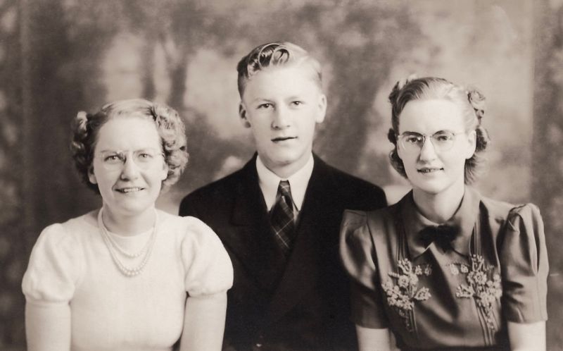 41) Helen, Gordon and Eleanore Asplund