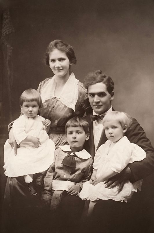 62) Gunhilde (Almquist) and Joe BoldsridgeWith children, Raymond, Florence and Edna