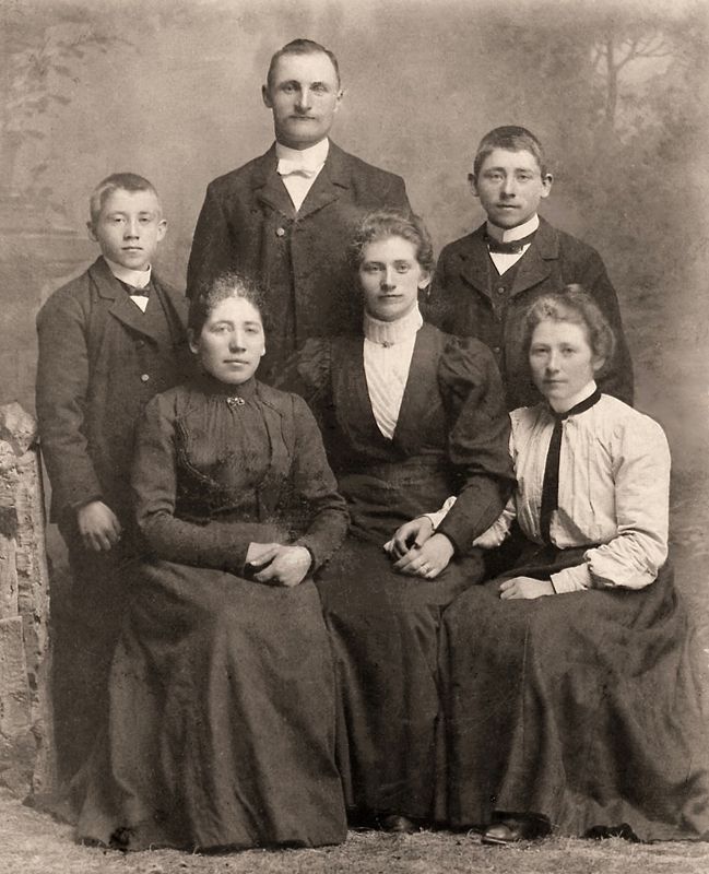 76) Johansson Family minus Emily