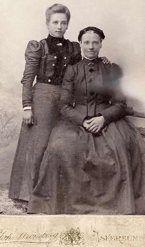 81) Emelia Axelina Johansson and mother Emma Kristina Carlsdottir?