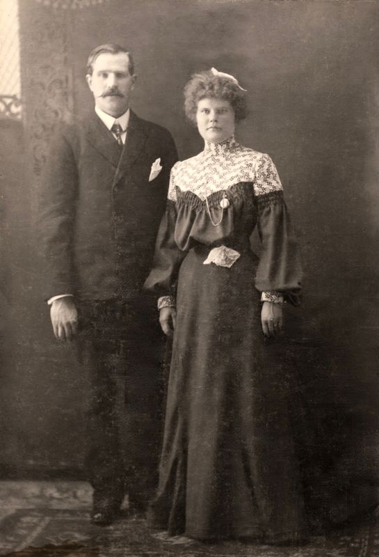 85) Axel and Louisa Larson