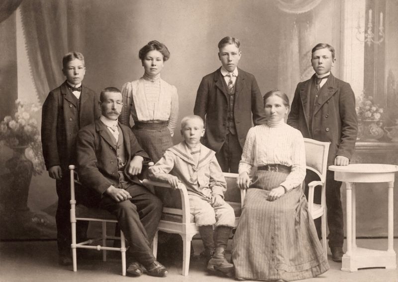 86) Axel and Louisa Larson and family