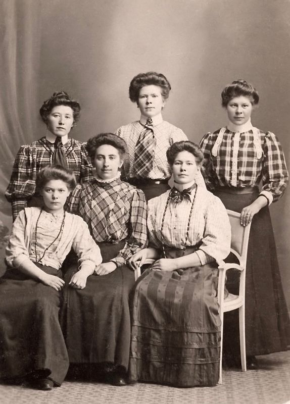 87) Hilda and cousins?