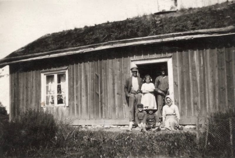102) Theresia and family