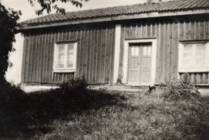105) Same house updated? New roof, foundation and front doors.