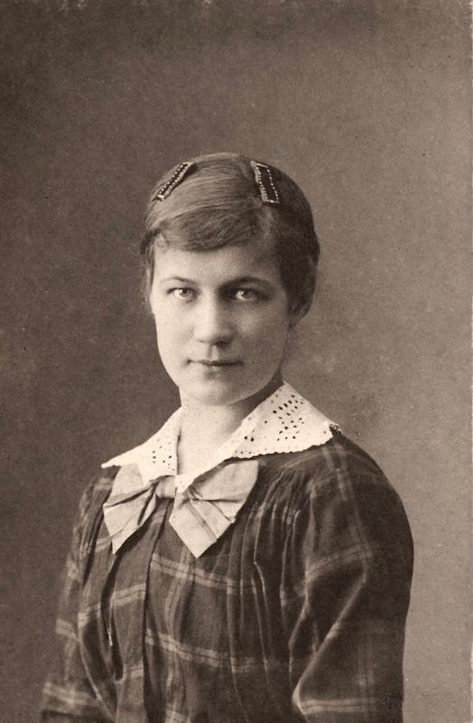122) Caspers wife Edith