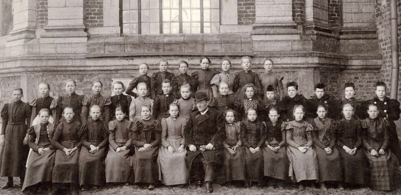 160 ) Emily Johansson, top row, left