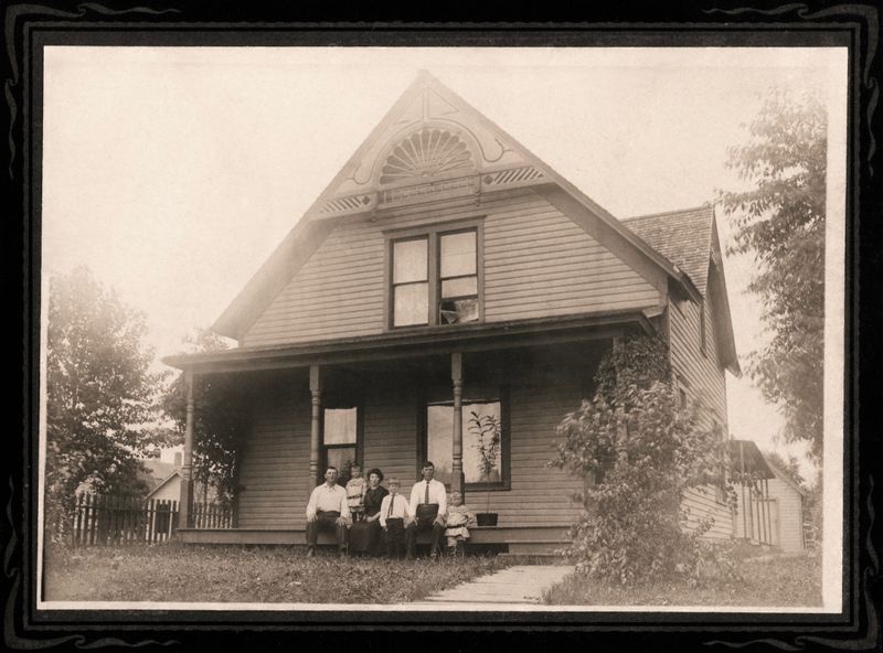 170) John Estlund home in Cloquet. 15t