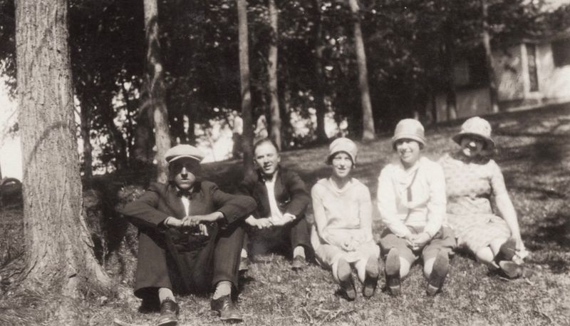 212) Bert, Roy and girls