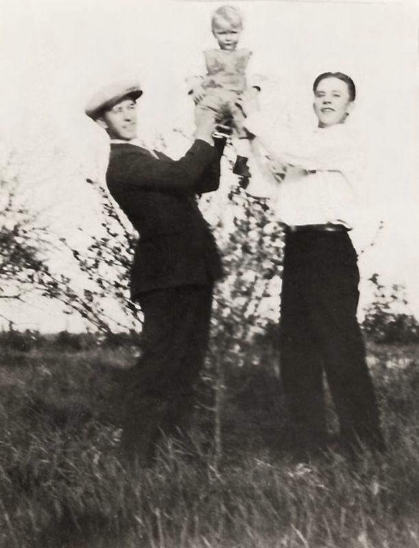 241) Bert and George with baby Dickie?
