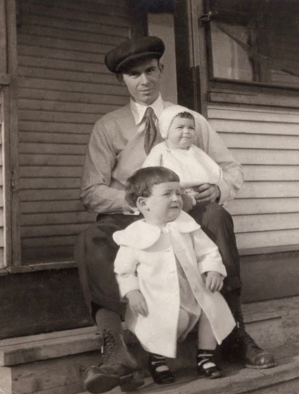 462) Ernst Haag family? 1 of 5