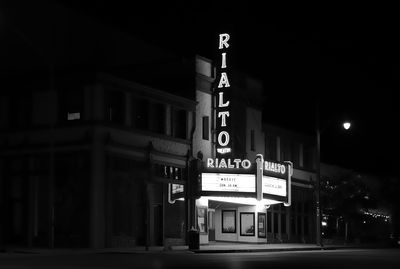 01 Thursday Night at the Rialto