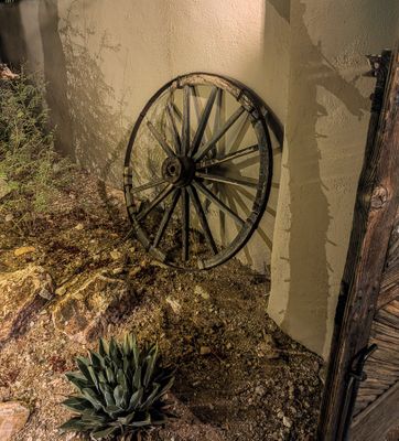 12 Old Western Wagon Wheel