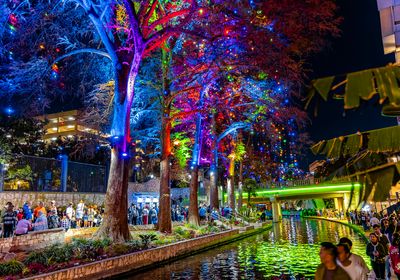 09 Colors of the River Walk