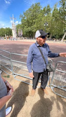 Buckingham Palace - British local answering questions