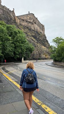 Walking to Edinburgh Castle
