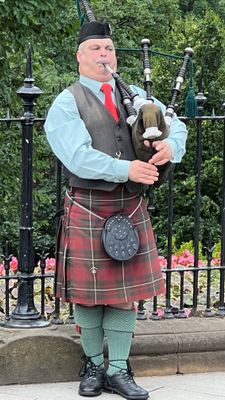 Walking to Edinburgh Waverley Railway Station