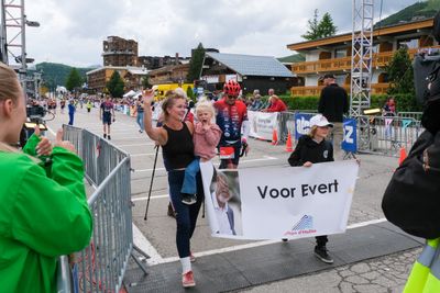 Alpe d'Huzes donderdag 5 juni 2025 Finish beelden