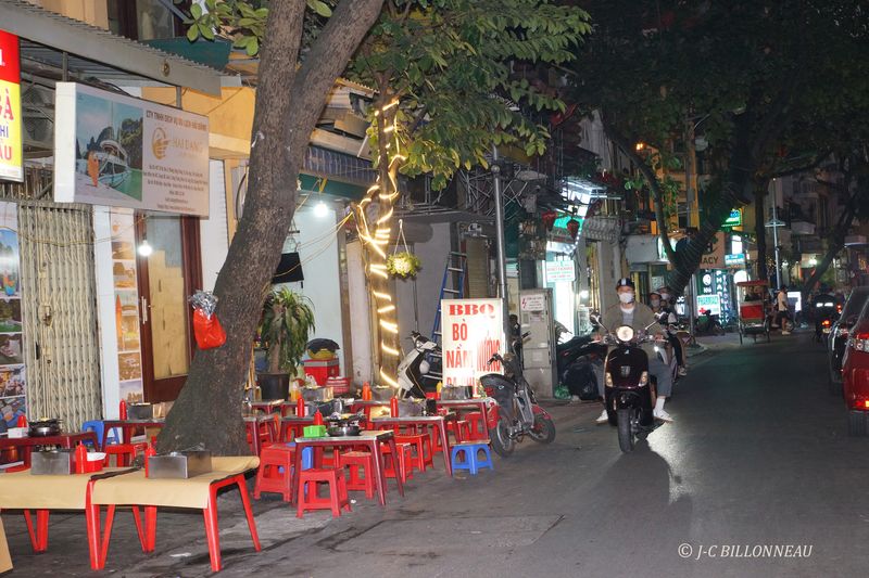 090 Balade en cyclo-pousse à Hanoi.JPG