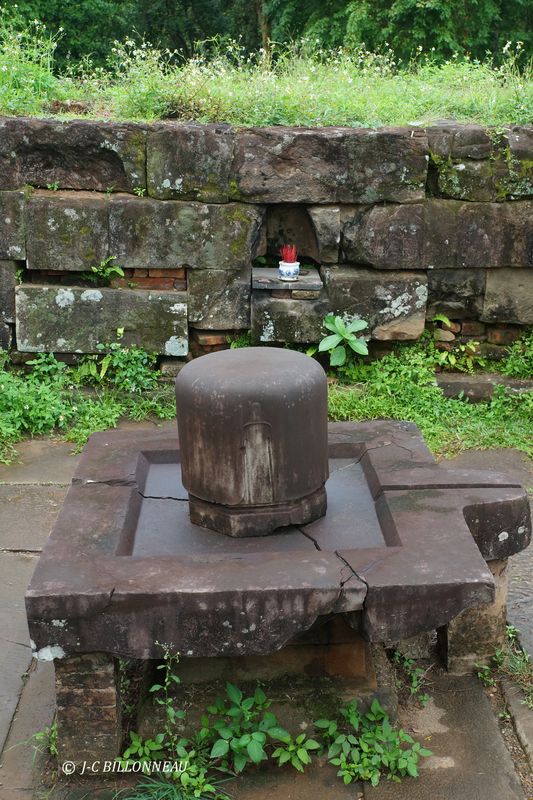 205 Linga.JPG